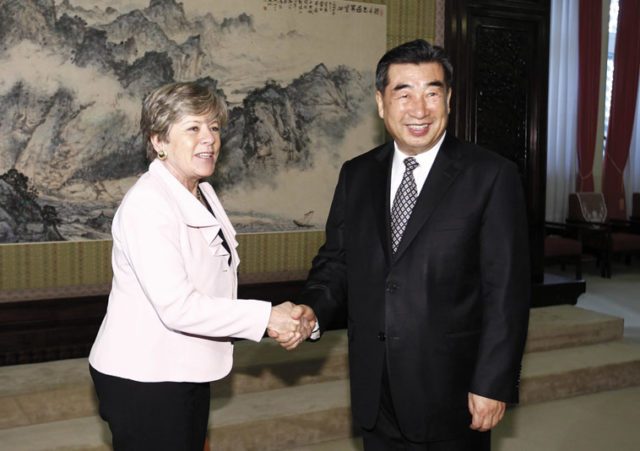 Alicia Bárcena, executive secretary of Comisión Económica para América Latina y el Caribe (CEPAL), meeting with Vice Premier Hui Liangyu. Source: CEPAL ONU