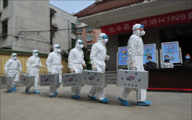 Official SARS and bird flu squad in Beijing, 9 April 2013. Photo: G. Yulong