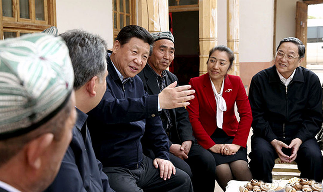 После 18 го. Си Цзиньпин уйгуры. Си Цзиньпин санаторий для уйгур. Си Цзиньпин встретился с уйгурами. Китай суар фото.