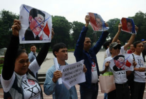 Vietnamese protesters greet Xi’s arrival Source: ndtv.com
