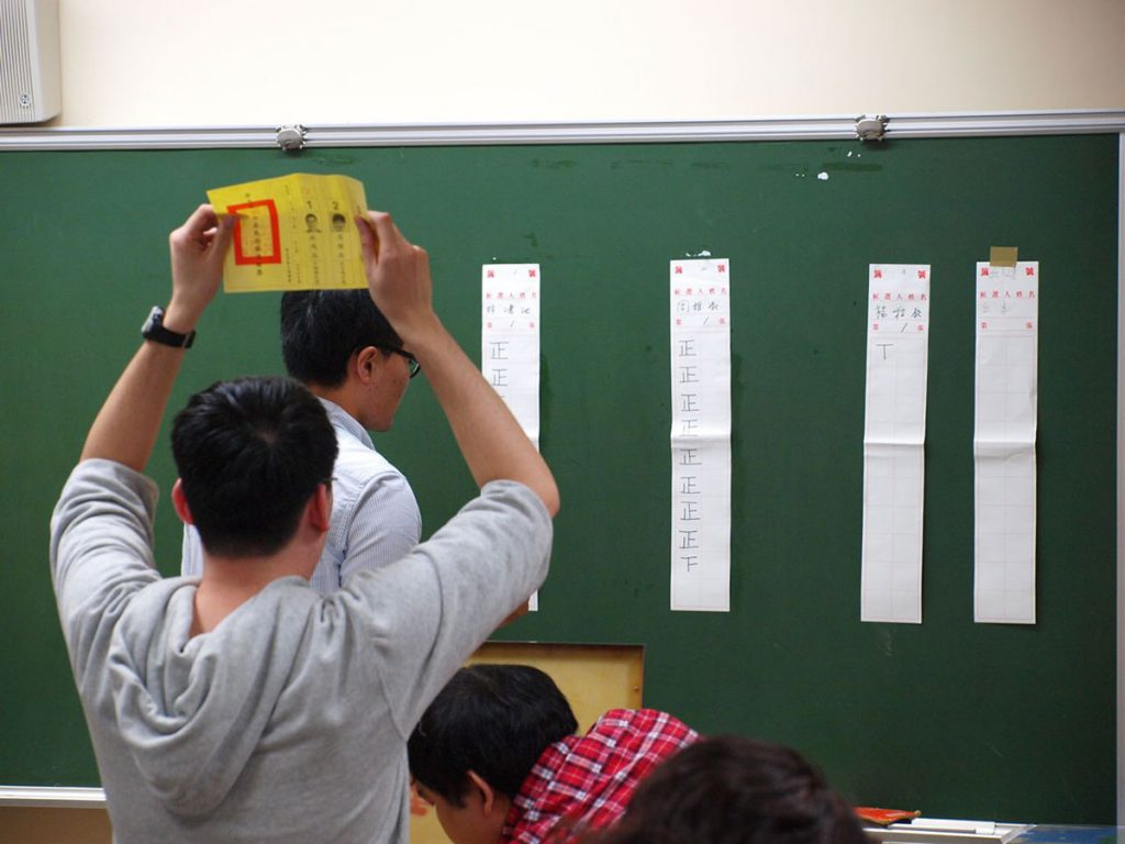 The character zheng 正 can be seen on the blackboard Photo: Mark Harrison